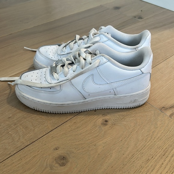 Nike Air Force 1s size 38.5 white VGUC - Picture 2 of 3